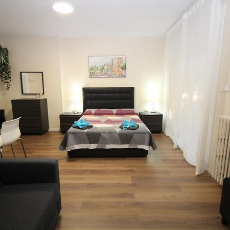 Urgel Habitaciones Барселона Экстерьер фото
